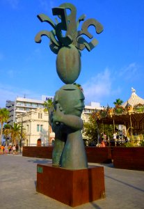 Alicante - Escultura-adefesio urbano