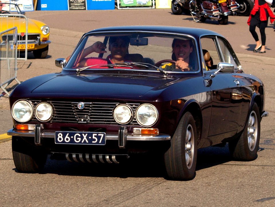 Alfa Romeo GT JUNIOR 1.3 LUSSO dutch licence registration 86-GX-57
