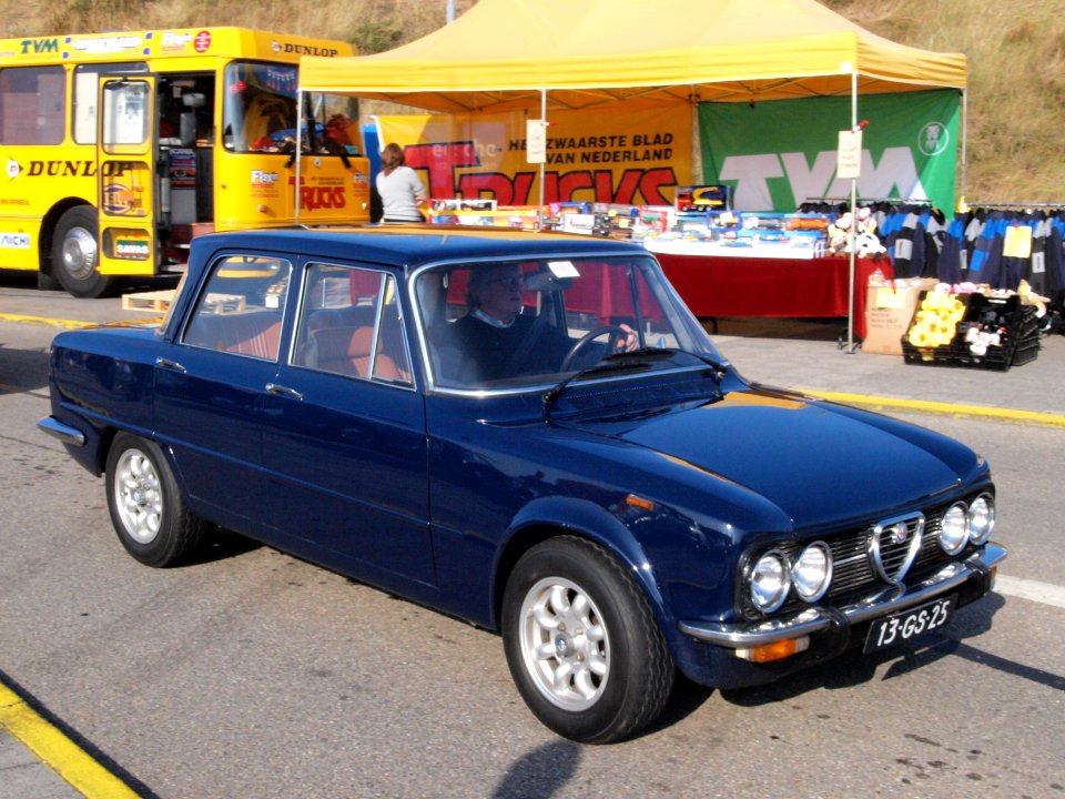Alfa Romeo Giulia Super 1.6 LUSSO dutch licence registration 13-GS-25 pic1