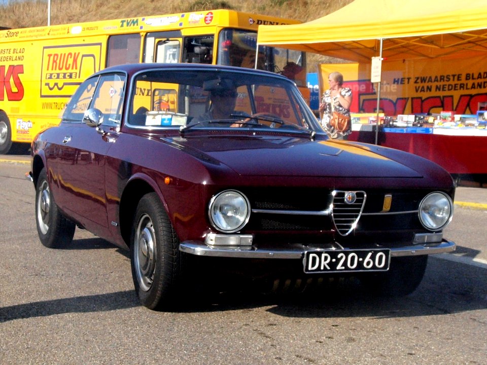 Alfa Romeo GT 1300 JUNIOR dutch licence registration DR-20-60 pic3