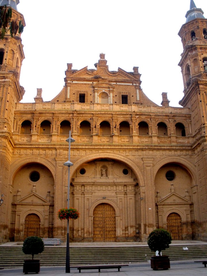 Alfaro - Colegiata de San Miguel 01