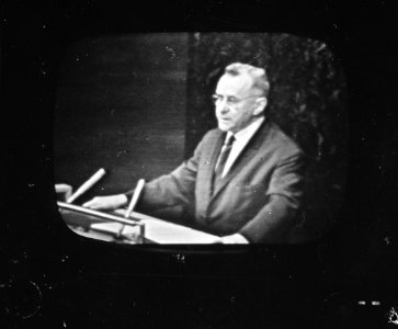 Alexey Kosygin, premier van de Sovjet-Unie, spreekt de vergadering toe, Bestanddeelnr 920-4191
