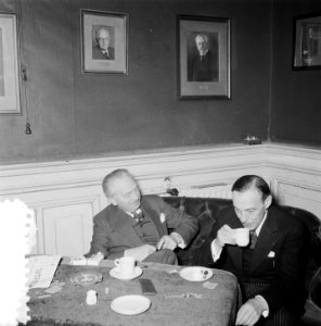Alexander Brailowsky (rechts) in Amsterdam, Bestanddeelnr 906-3667