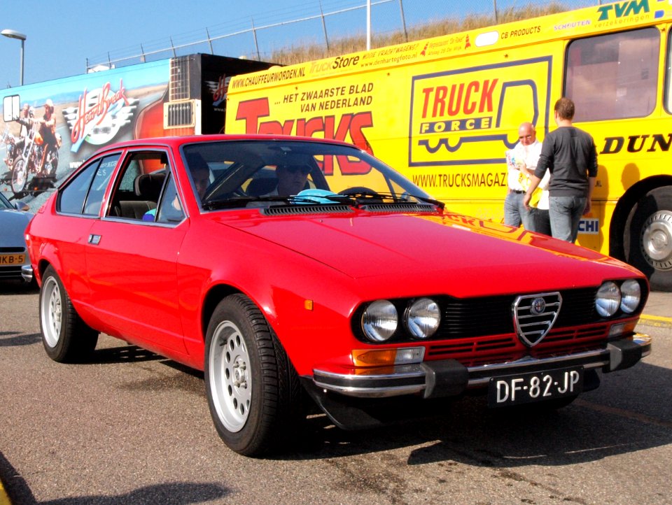 Alfa Romeo Alfetta 2000 GTV dutch licence registration DF-82-JP pic6