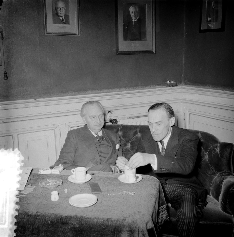 Alexander Brailowsky (rechts) in Amsterdam, Bestanddeelnr 906-3668