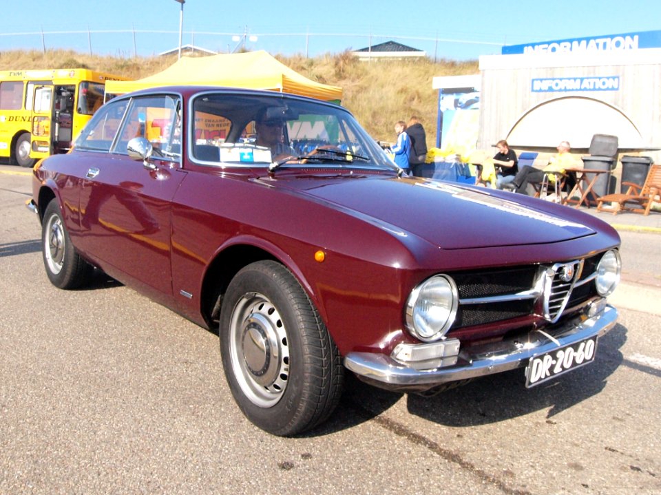 Alfa Romeo GT 1300 JUNIOR dutch licence registration DR-20-60 pic1