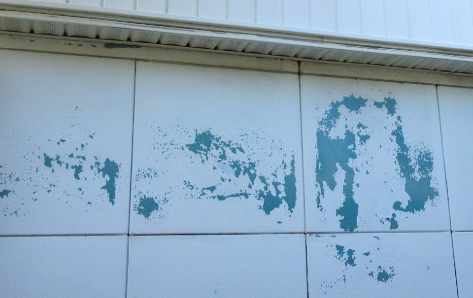 Alfred and Olive Thorpe Lustron House-peeling paint