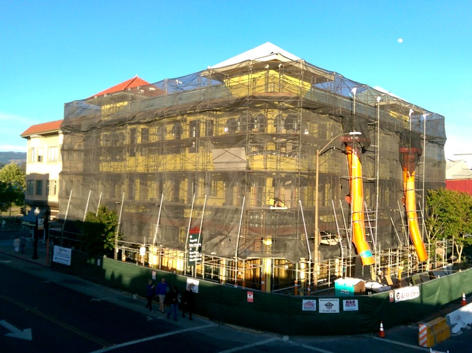 Alexandria Square building May 2015