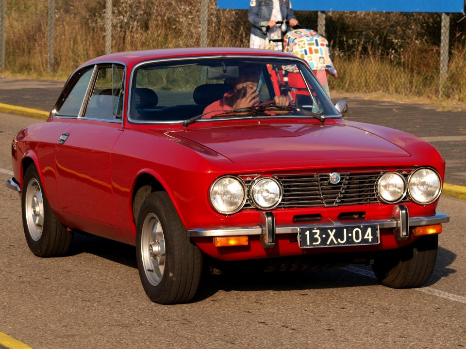 Alfa Romeo 2000 GTV USA dutch licence registration 13-XJ-04