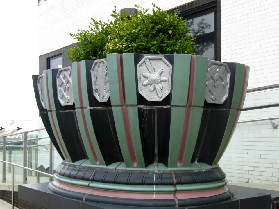 Allegheny County Airport Terminal, Planter, 2020-06-20