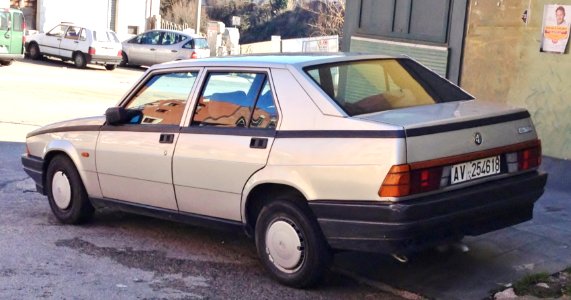 Alfa Romeo 75 rear