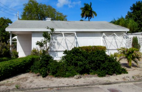 Alfred and Olive Thorpe Lustron House--side