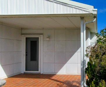 Alfred and Olive Thorpe Lustron House--entry