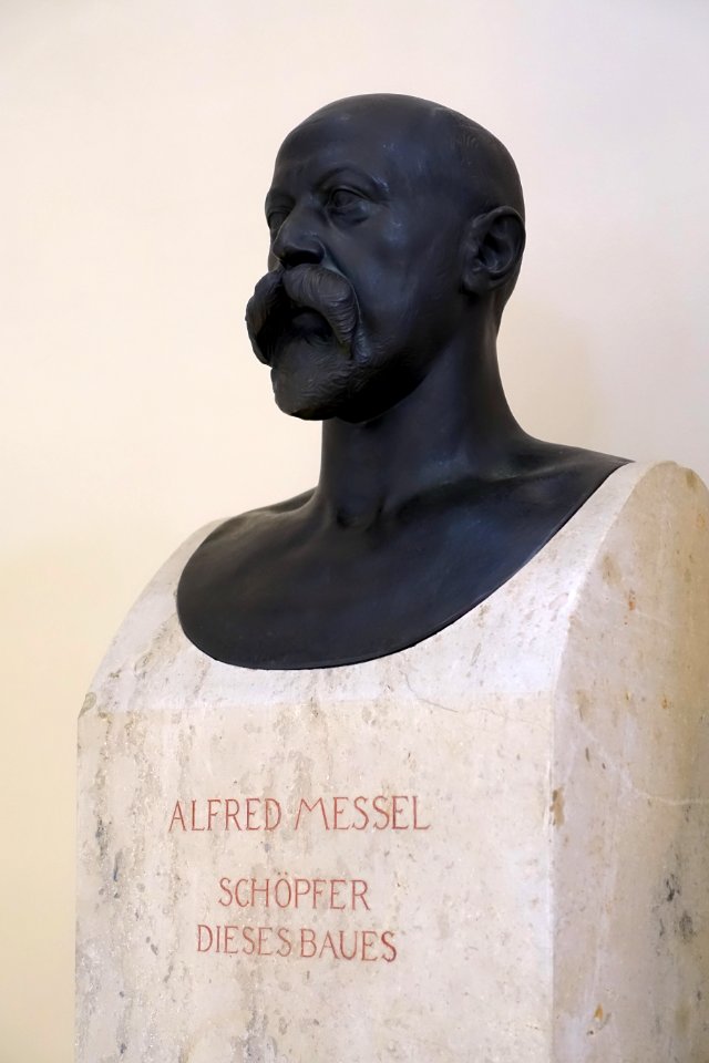Alfred Messel by Georg Wrba (1872-1939), before 1915, bronze - Hessisches Landesmuseum Darmstadt - Darmstadt, Germany - DSC00021