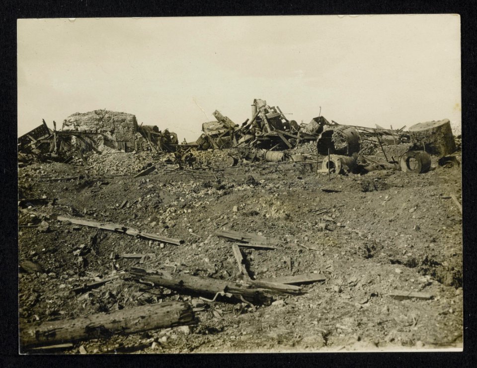 All that is left of the sugar refinery captured by the Canadians, Bestanddeelnr 158-1122