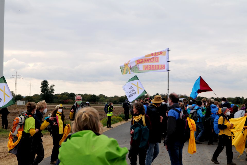 Alle Dörfer bleiben at Ende Gelände AKK finger 2020-09-26 06