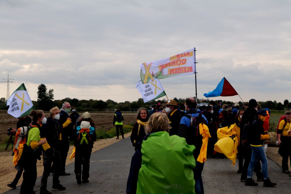 Alle Dörfer bleiben at Ende Gelände AKK finger 2020-09-26 03