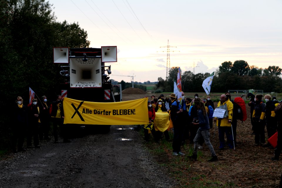 Alle Dörfer bleiben at Ende Gelände AKK finger 2020-09-26 30