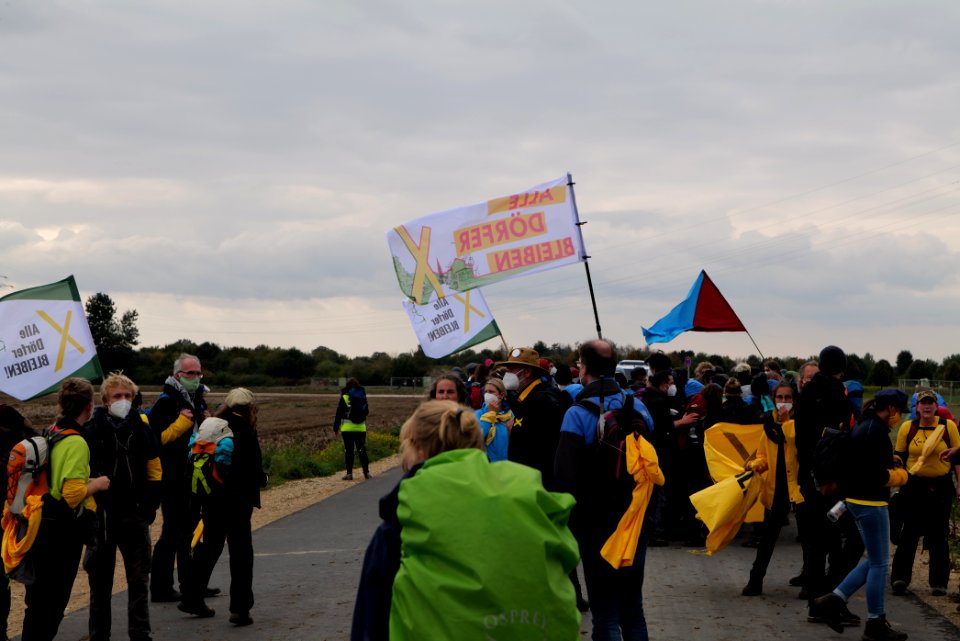 Alle Dörfer bleiben at Ende Gelände AKK finger 2020-09-26 04