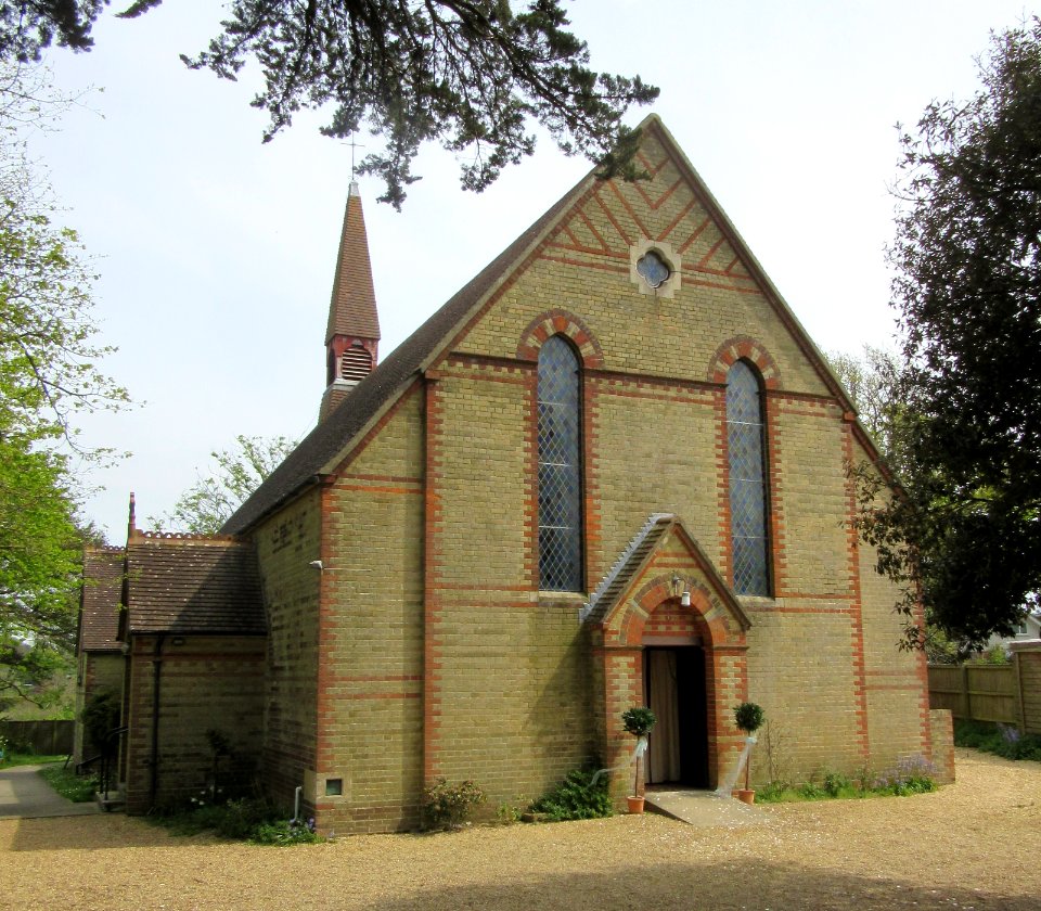 All Saints Church, Tuttons Hill, Gurnard, Isle of Wight (May 2016) (1)