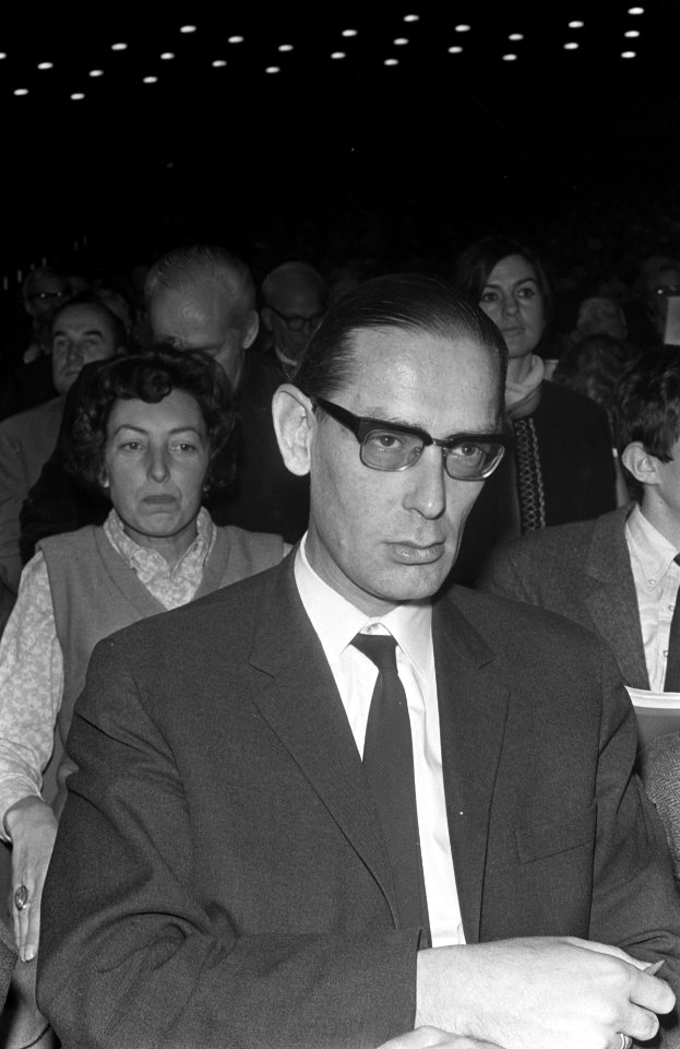 Algemene ledenvergadering van de VPRO in Congresgebouw Den Haag prof.dr. J. Sper, Bestanddeelnr 921-9392