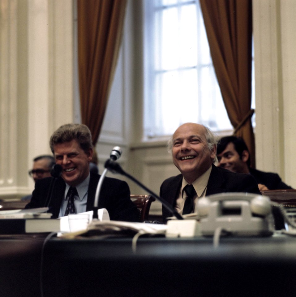 Algemene Beschouwingen Tweede Kamer (1975) Den Uyl (rechts) en Duijsenberg (lin, Bestanddeelnr 254-9697