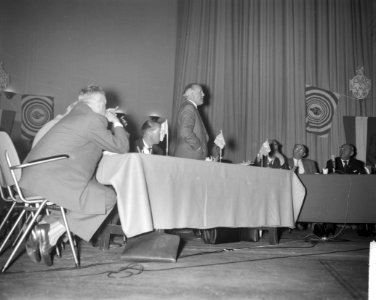 Algemene Vergadering AVRO Overzicht Mr P Nachtegaal en mr H A Wassenbergh, Bestanddeelnr 912-7170