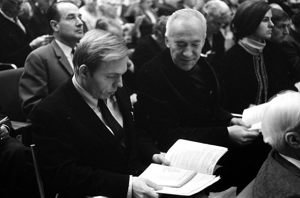 Algemene ledenvergadering van de VPRO in Congresgebouw Den Haag Frans de Smit (l, Bestanddeelnr 921-9389