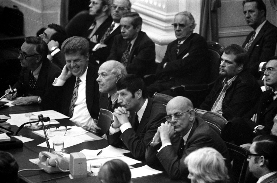 Algemene beschouwingen Tweede Kamer , v.l.n.r. de Minist Van der Stoel , Duisenb, Bestanddeelnr 926-7390