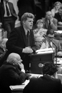 Algemene Beschouwingen Tweede Kamer , Minister Duisenbe antwoordt de Kamer, op v, Bestanddeelnr 926-7445