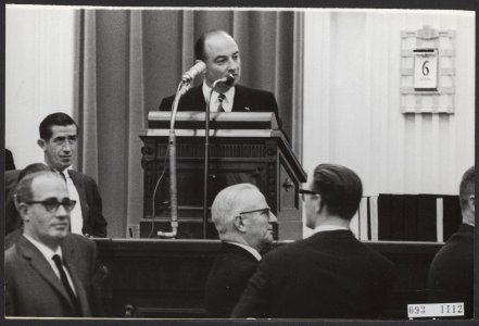 Algemene Politieke Beschouwingen in de Tweede Kamer. De heer Schmelzer (KVP) aan, Bestanddeelnr 093-1112