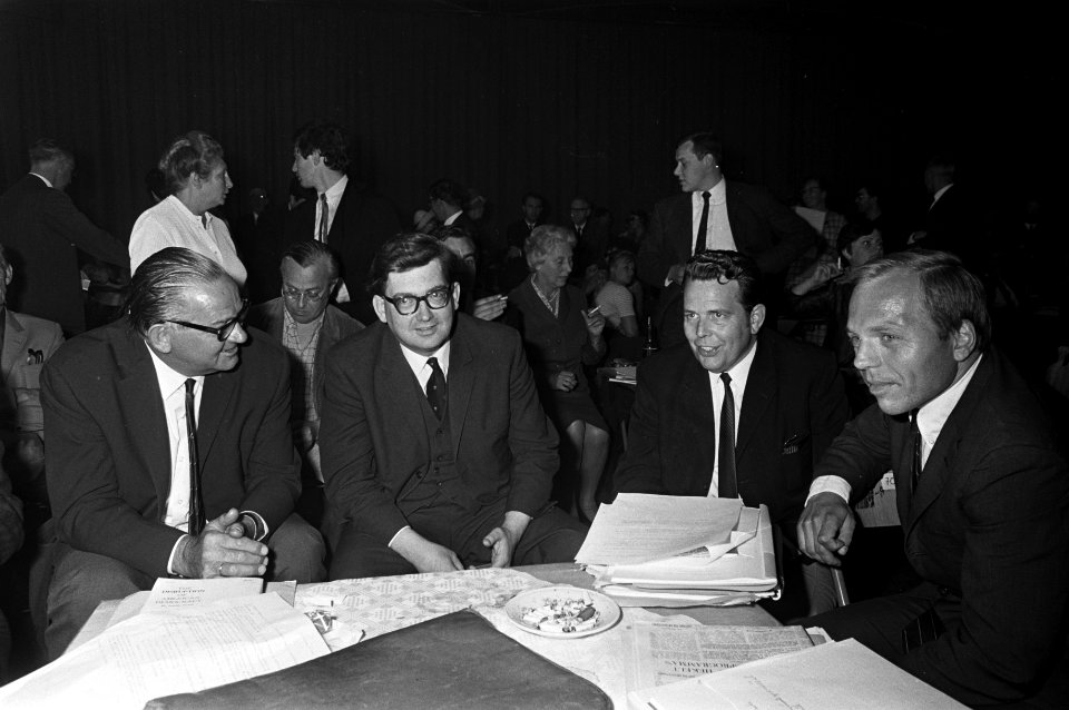 Algemene Ledenvergadering VPRO in Expohal Hilversum. Nummer 9 Diekerhof, Gruyter, Bestanddeelnr 921-4570