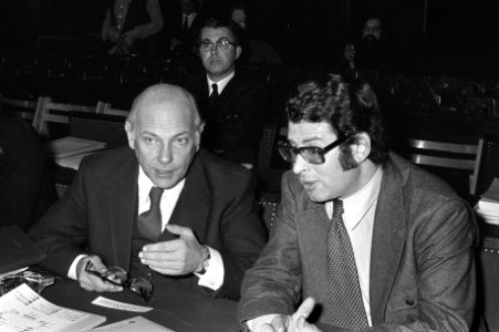 Algemene beschouwingen in Amsterdamse Gemeenteraad, Den Uyl en Ed van Thijn op p, Bestanddeelnr 926-0249