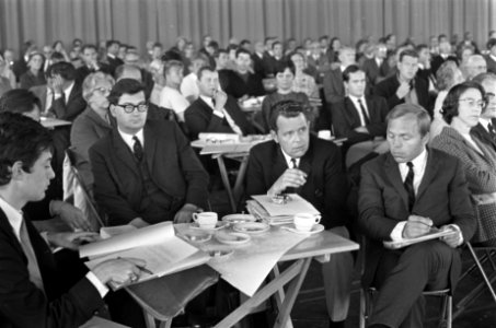 Algemene Ledenvergadering VPRO in Expohal Hilversum. Gruyters, Poelstra en F. de, Bestanddeelnr 921-4578