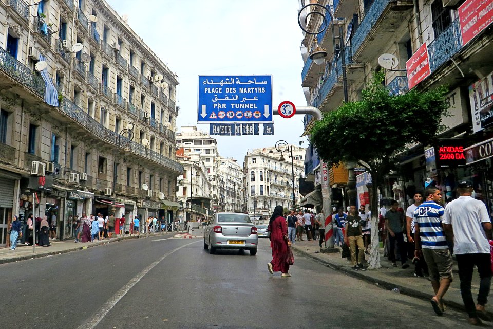 Alger rue Hassiba Ben Bouali شارع حسيبة بن بوعلي بالجزائر