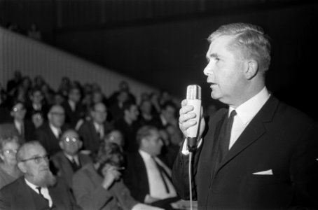 Algemene ledenvergadering VPRO in Congresgebouw Den Haag 12 mr. Vorstins Kruyff , Bestanddeelnr 921-9390