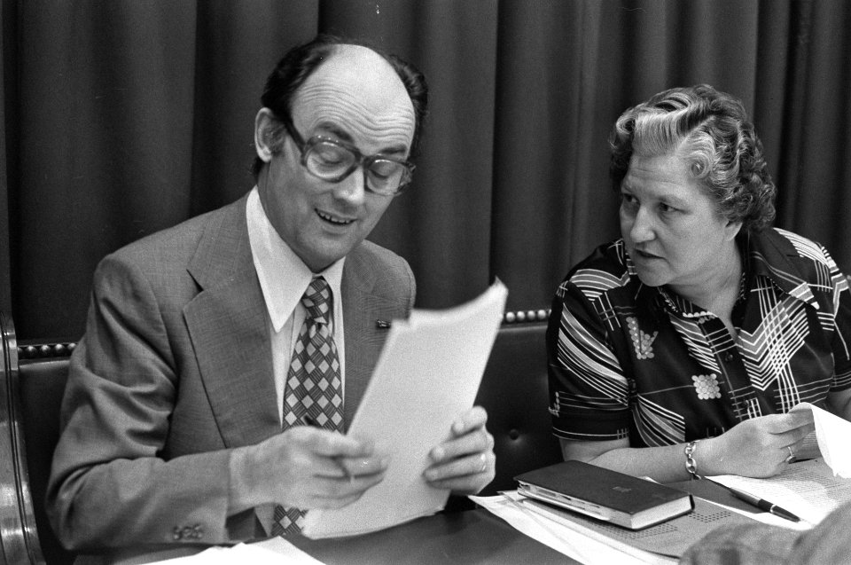 Algemene beschouwingen Tweede Kamer Aantjes (links) en Hanny van Leeuwen (AR), Bestanddeelnr 928-1909