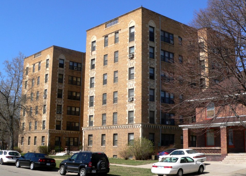 Alhambra Apartments (Sioux City) from SE 1