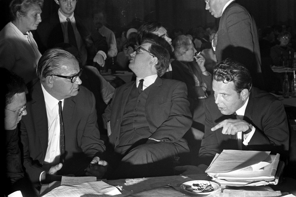 Algemene Ledenvergadering VPRO in Expohal Hilversum. Nummers 27.28 Diekerhof, Gr, Bestanddeelnr 921-4574