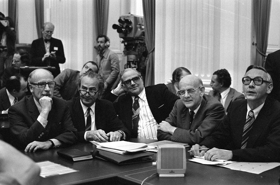 Algemene beschouwingen Tweede Kamer vlnr de ministers Van Doorn , Vredelin, Bestanddeelnr 927-4979