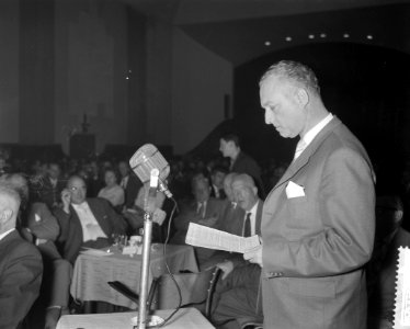Algemene jaarvergadering van de AVRO te Assen, leden van het actiecomite tijdens, Bestanddeelnr 911-4108