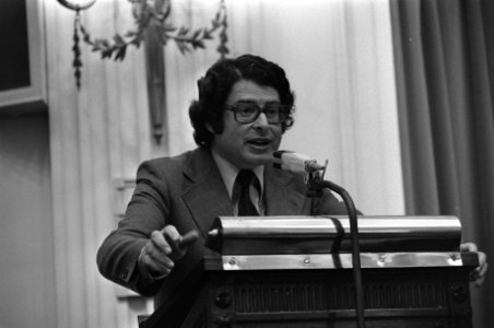 Algemene beschouwingen Tweede Kamer Ed van Thijn (PvdA) aan het woord, kop, Bestanddeelnr 928-1926