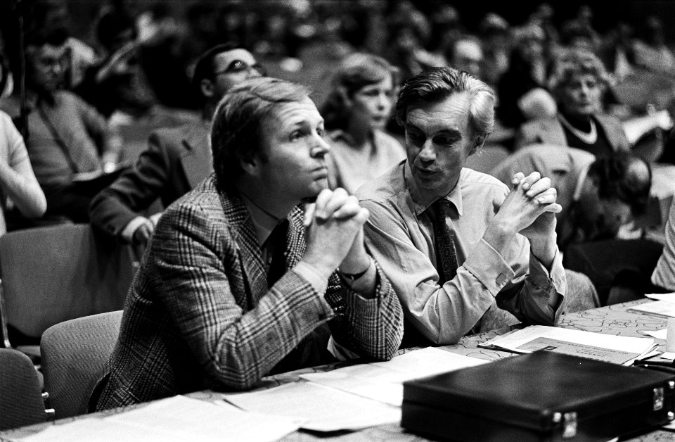 Algemene ledenvergadering D66 Breda Jan Terlouw (l) en Glastra van Loon, Bestanddeelnr 929-9780
