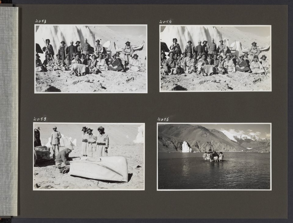 Albumblad met vier fotos. linksboven Groepsfoto met Philips Visser en de drage, Bestanddeelnr 38 41