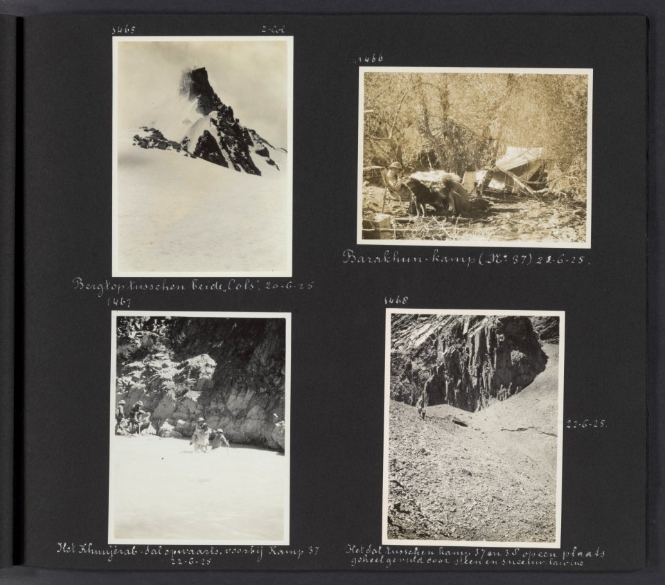 Albumblad met vier fotos. Linksboven een top tussen de beide Parpik-passen, ge, Bestanddeelnr 28 35