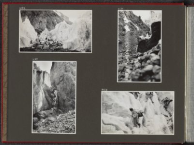 Albumblad met vier fotos. Linksboven expeditieleden rusten uit op de Kyagar-gl, Bestanddeelnr 39 10