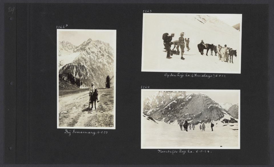 Albumblad met drie foto's. Links een van de expeditieleden bij Sonamarg rechts, Bestanddeelnr 32 49