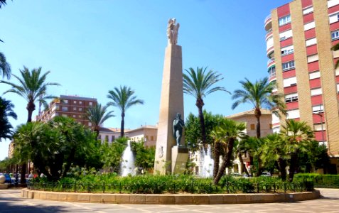 Alcira - Plaça del Regne, Monumento al Llaurador 5