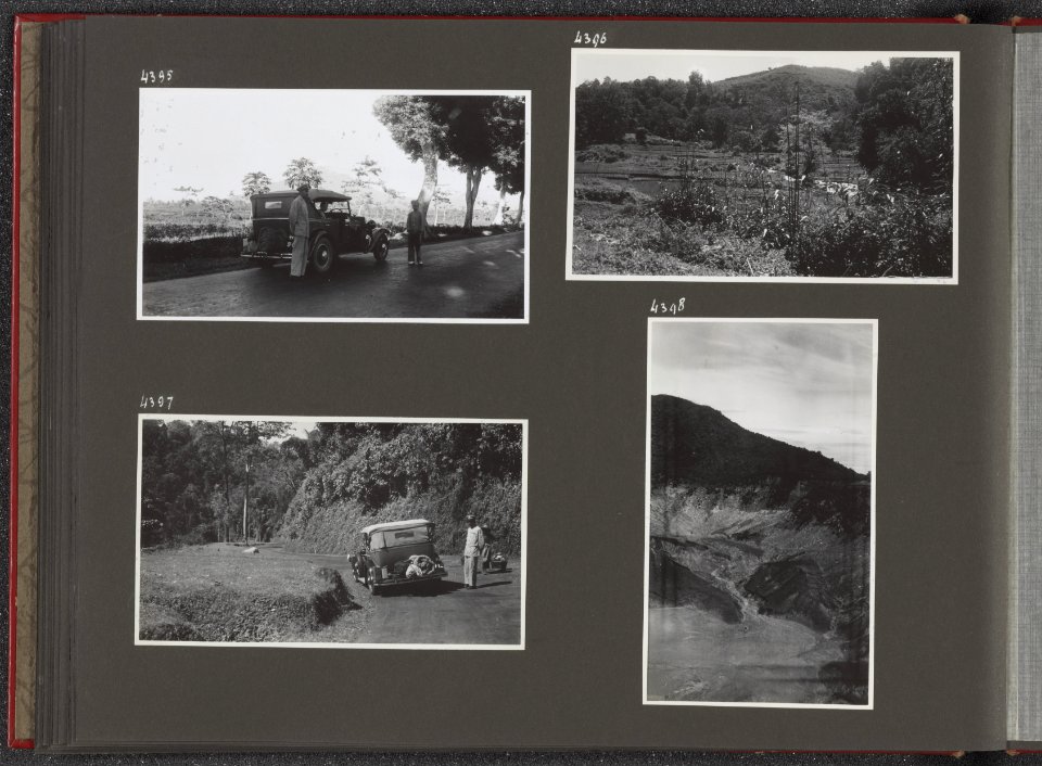Albumblad met vier fotos. Linksboven de auto van Philips Visser met chauffeur…, Bestanddeelnr 40 30