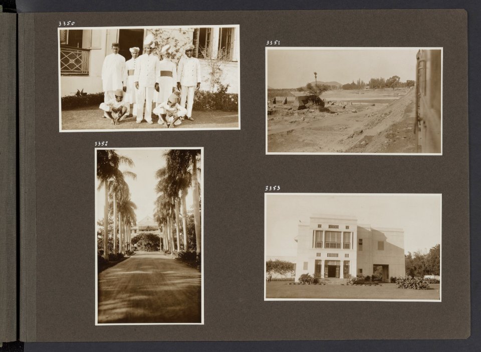 Albumblad met vier fotos. Linksboven bedienend personeel van de ambassade op 3, Bestanddeelnr 36 23